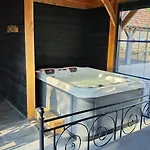 Luxe Met Bubbelbad Hébergement de vacances Herveld
