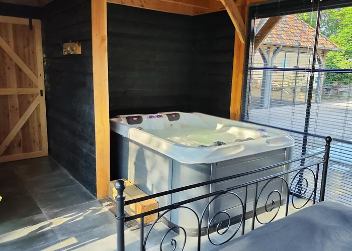 Luxe Met Bubbelbad Semesterbostad Herveld