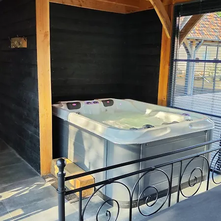 Luxe Met Bubbelbad Ferienhaus Herveld